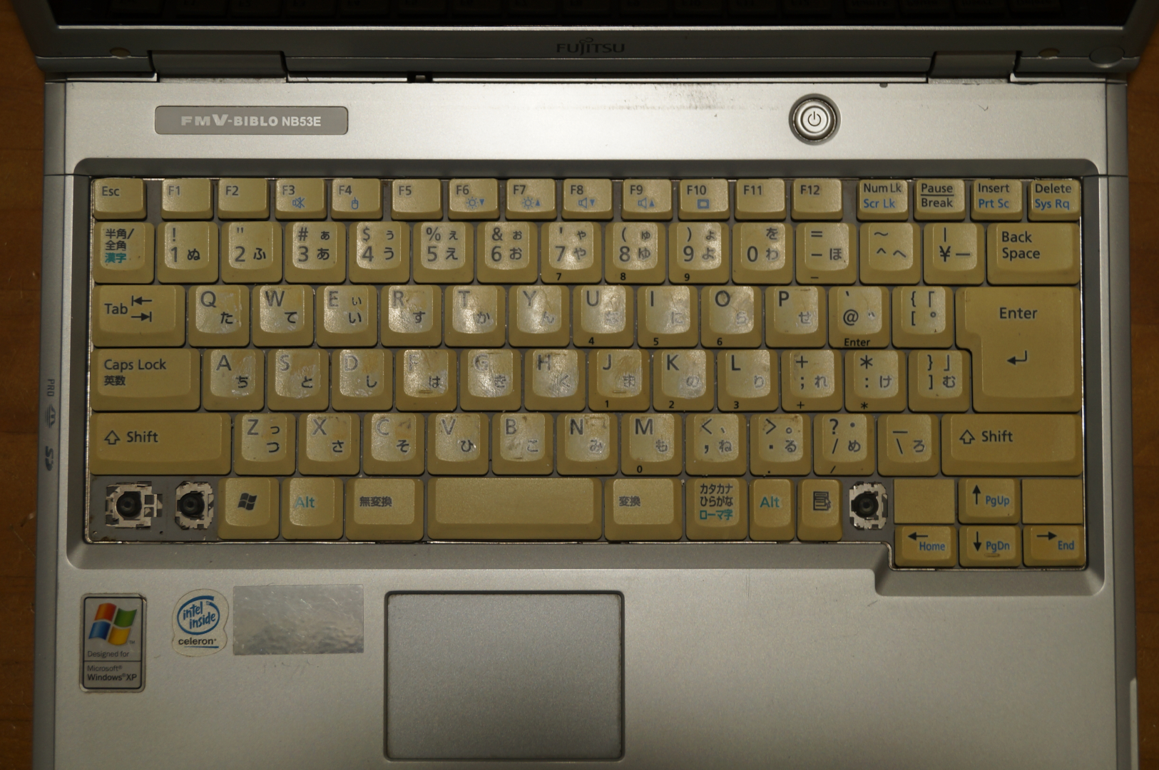Fujitsu FMV-Biblo NB53E: очищенная клавиатура
