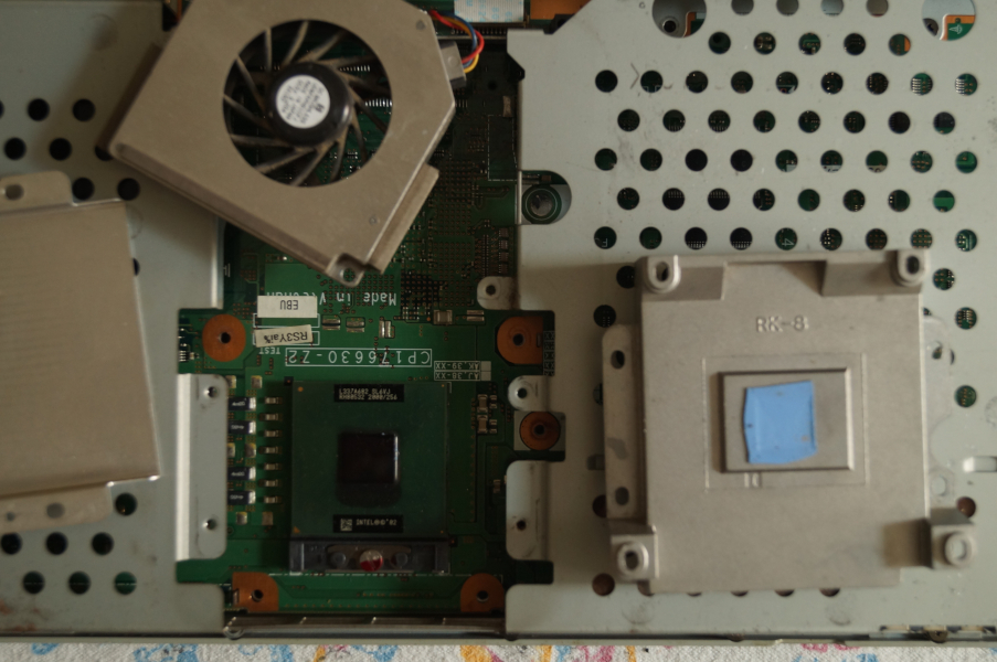 Fujitsu FMV-Biblo NB53E: процессор со снятой системой охлаждения