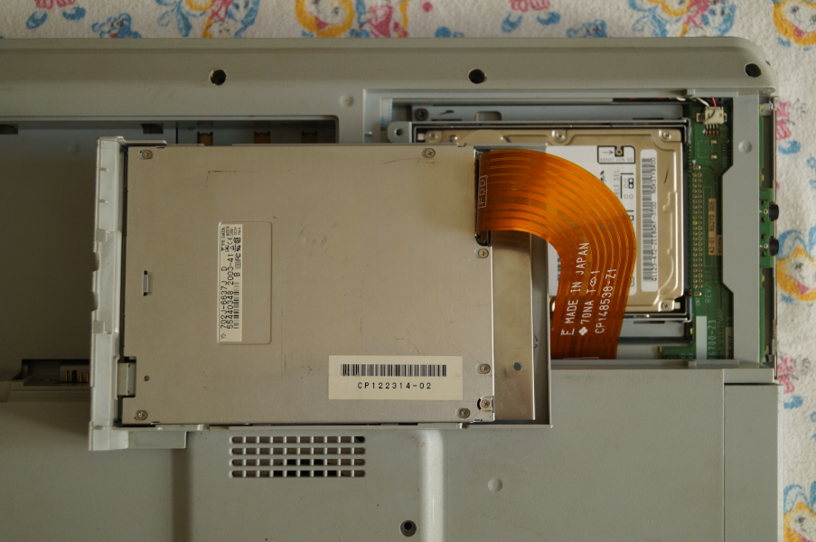 Fujitsu FMV-Biblo NB53E: дисковод