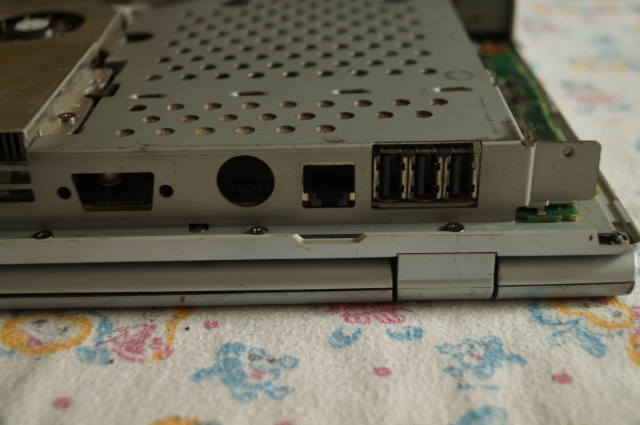 Fujitsu FMV-Biblo NB53E: место для последовательного порта