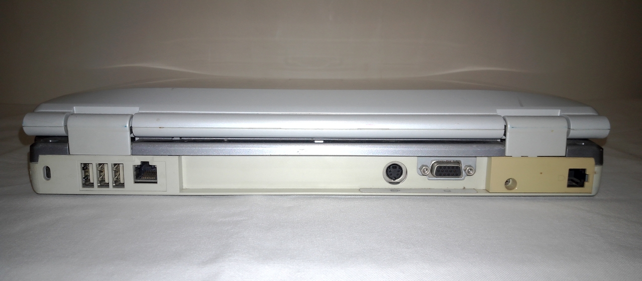 Fujitsu FMV-Biblo NB75J: сзади