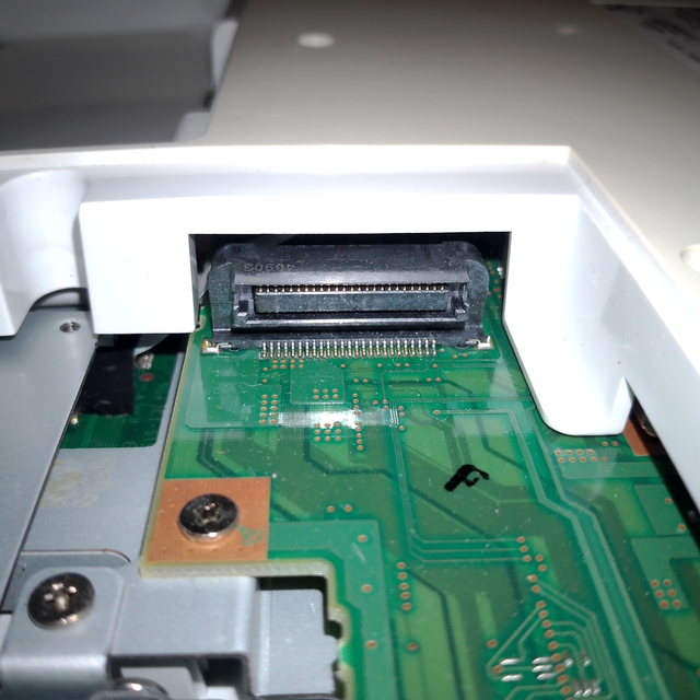 Fujitsu FMV-Biblo NB75J: коннектор DVD-привода