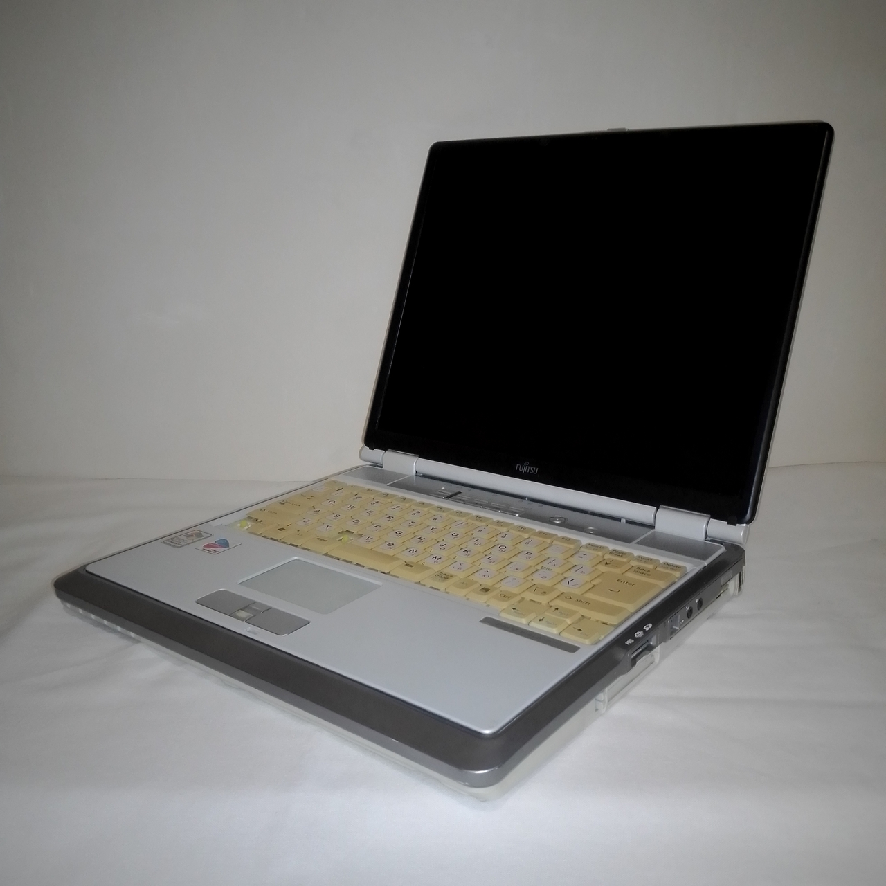 Fujitsu FMV-Biblo NB75J: основной вид