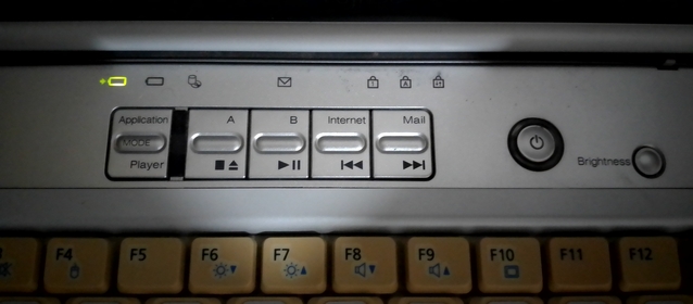 Fujitsu FMV-Biblo NB75J: индикатор питания