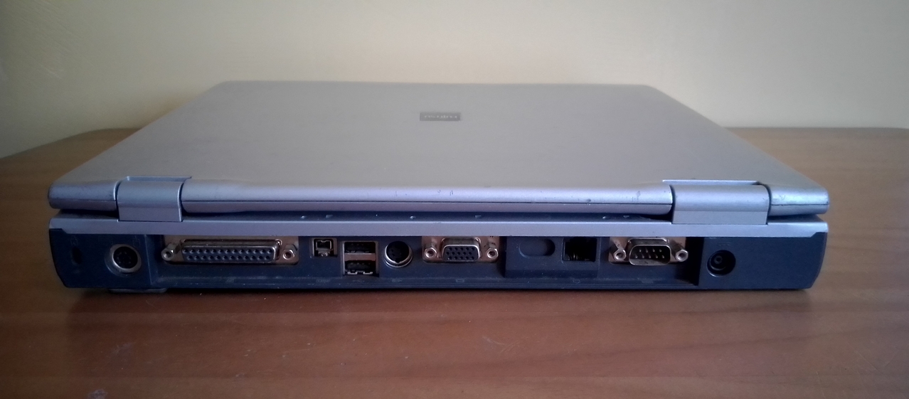 Fujitsu FMV-Biblo NE6/650R: сзади