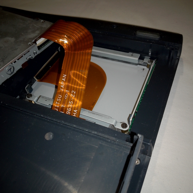 Fujitsu FMV-Biblo NE6/650R: место под жёсткий диск