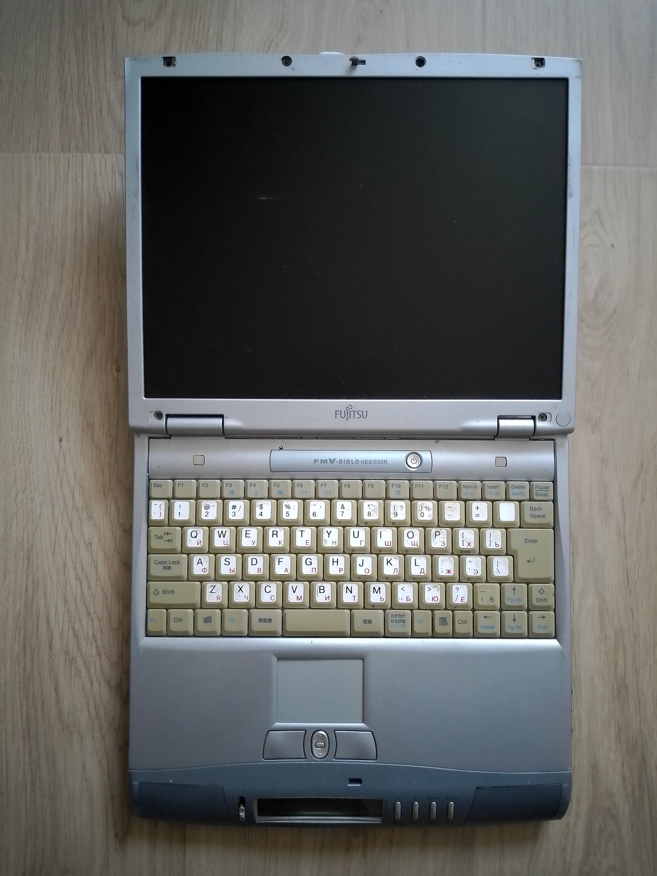 Fujitsu FMV-Biblo NE6/650R: полностью открытый