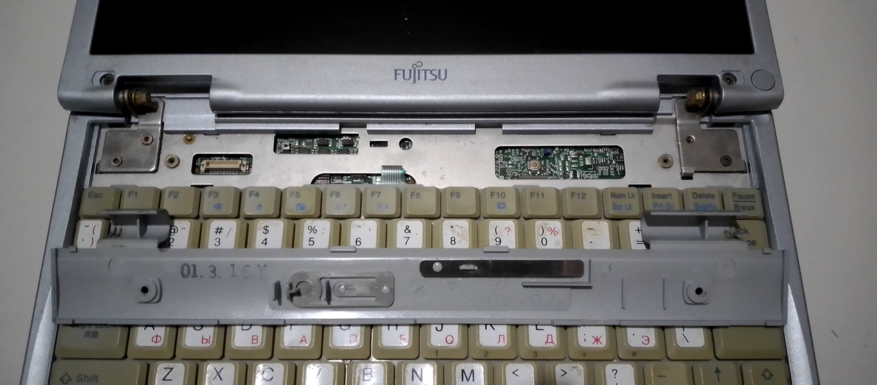 Fujitsu FMV-Biblo NE6/650R: под панелью