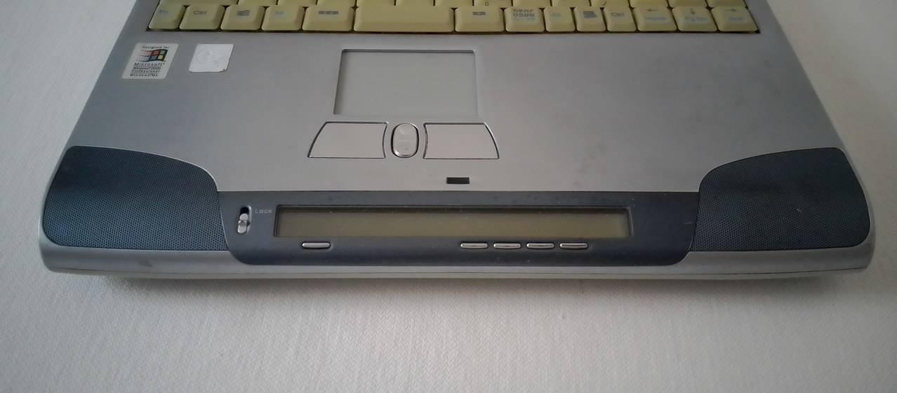 Fujitsu FMV-Biblo NE7/800: спереди, открытый