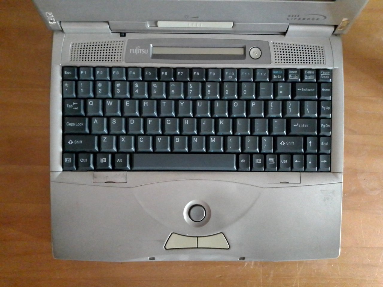Fujitsu LifeBook C353: клавиатура и dome point
