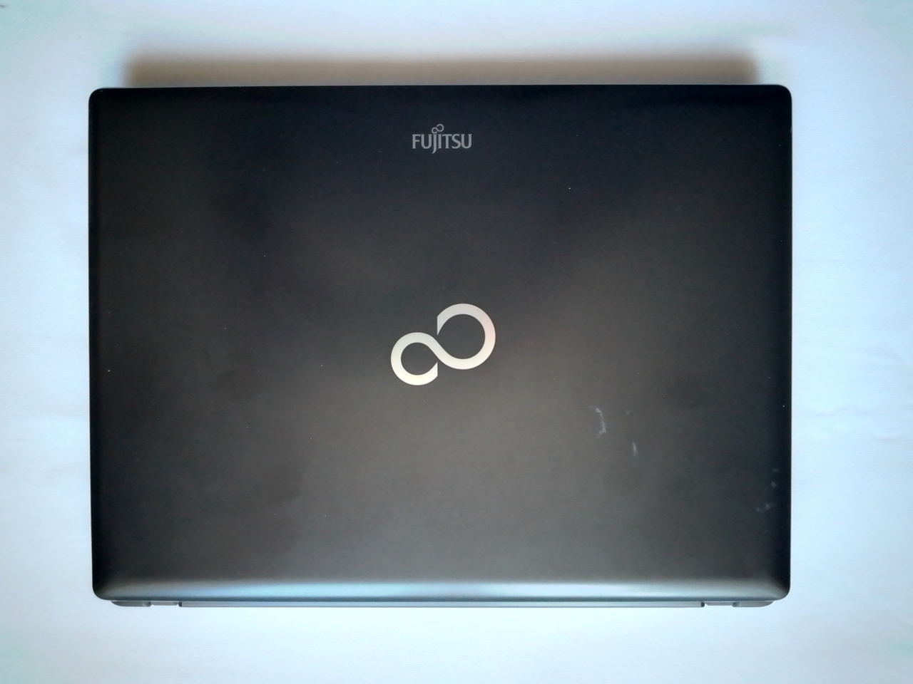 Fujitsu LifeBook P701: крышка дисплея