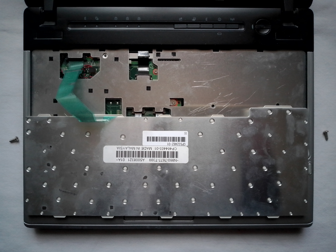 Fujitsu LifeBook P701: под клавиатурой