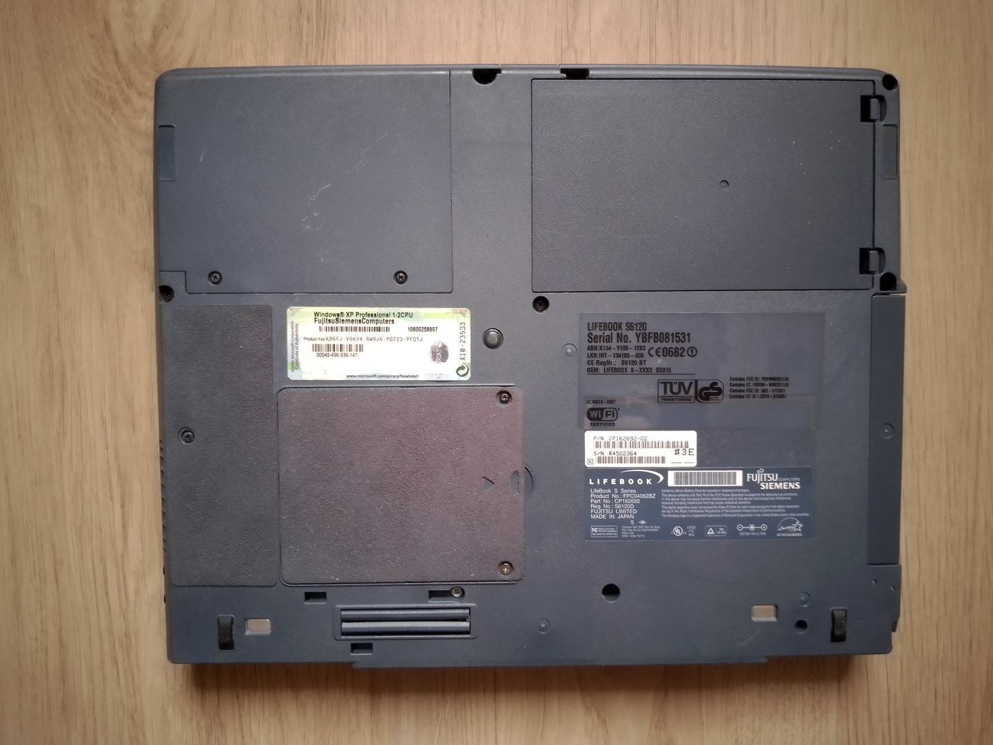 Fujitsu-Siemens LifeBook S6120: вид снизу