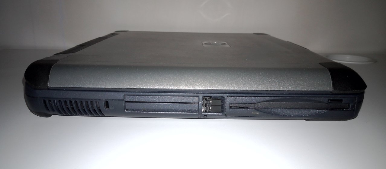 HP OmniBook XE3 GC: вид слева