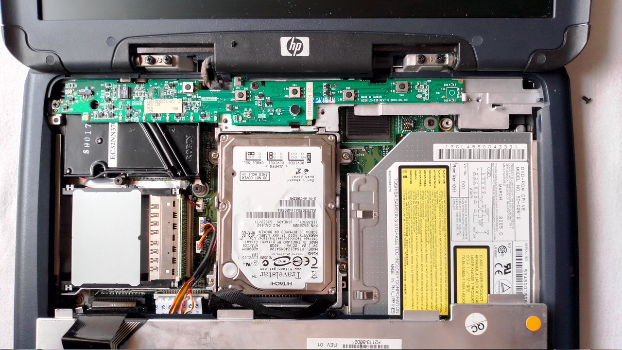 HP OmniBook XE3 GC: съём клавиатуры