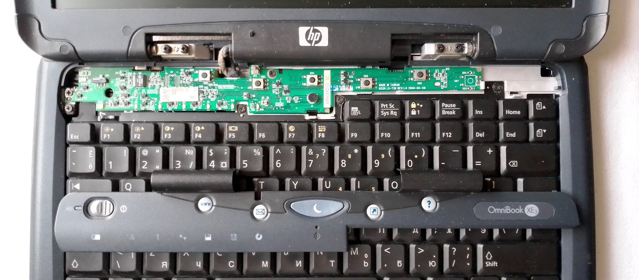 HP OmniBook XE3 GC: съём кнопочной панели