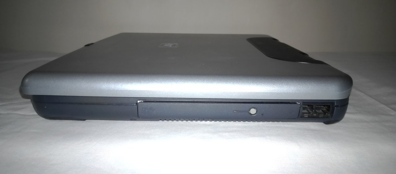 HP OmniBook XE3 GF: вид справа