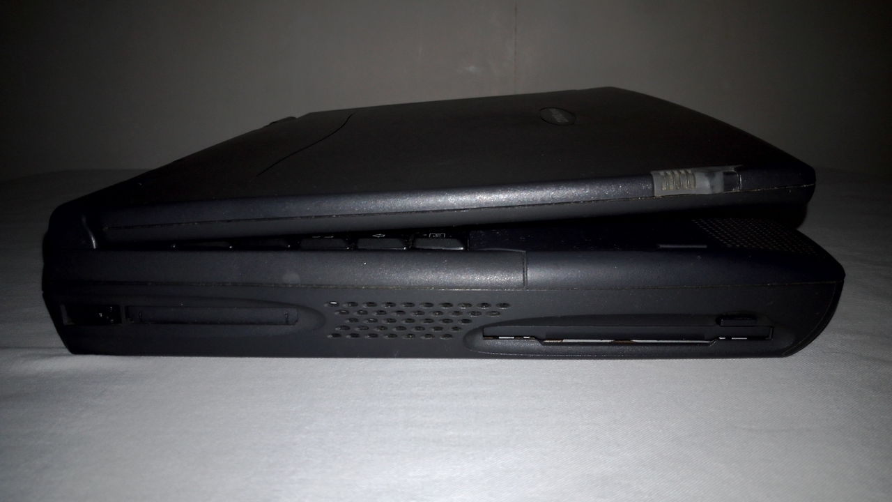 Compaq Presario 1250: слева