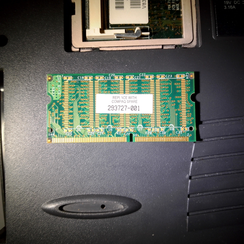 Compaq Presario 1250: модуль памяти, обратная сторона