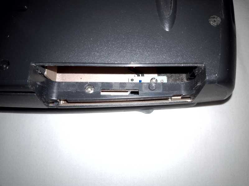 Compaq Presario 1250: один винт здесь