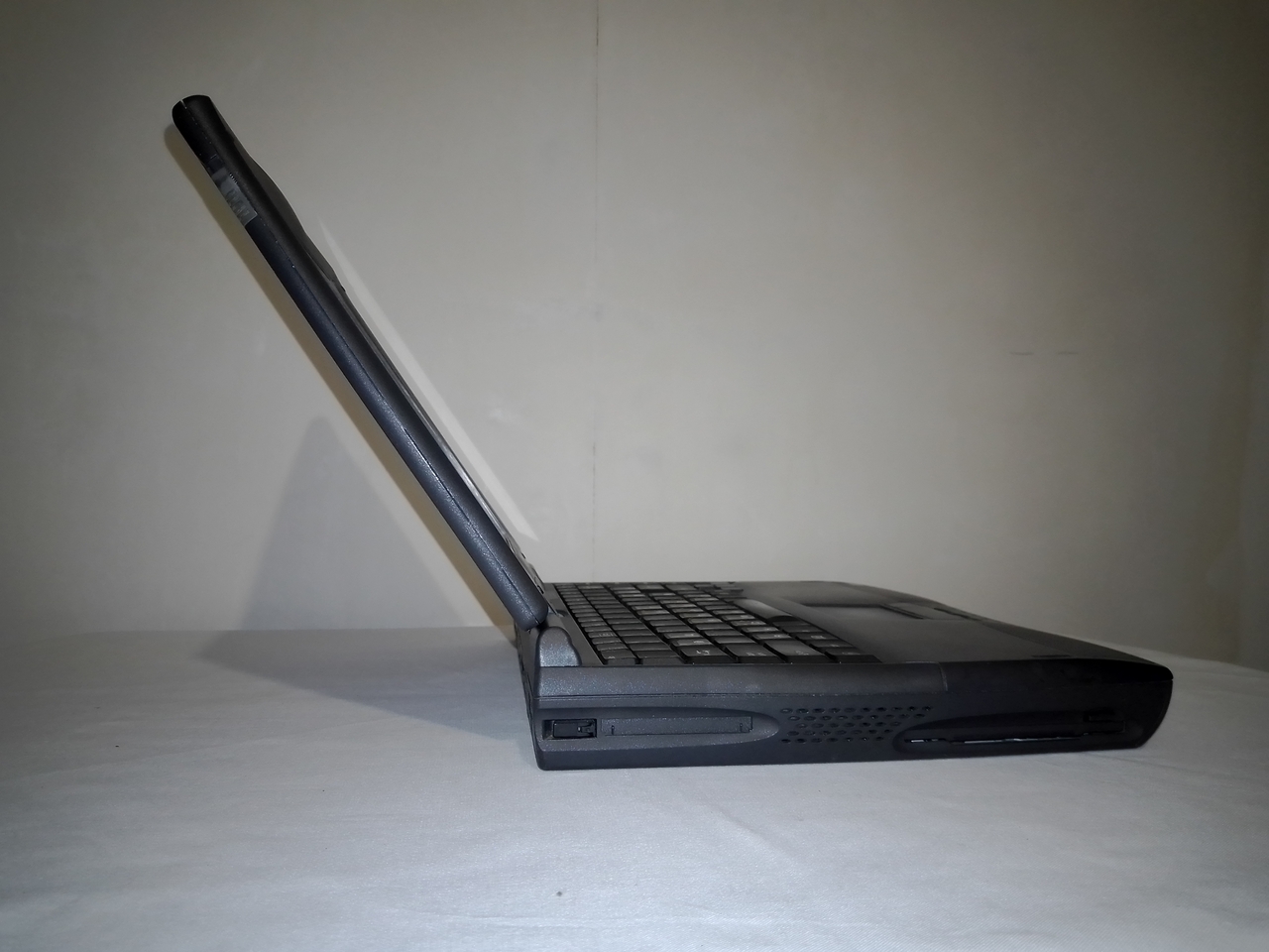 Compaq Presario 1250: угол раскрытия