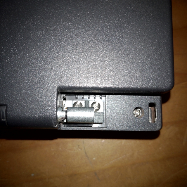 Compaq Presario 1250: исправная петля, вид сверху