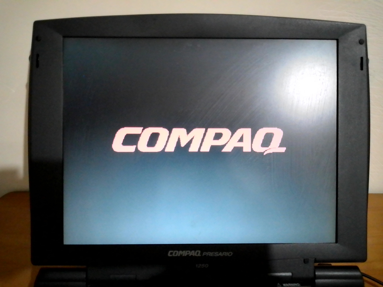 Compaq Presario 1250: заставка Compaq