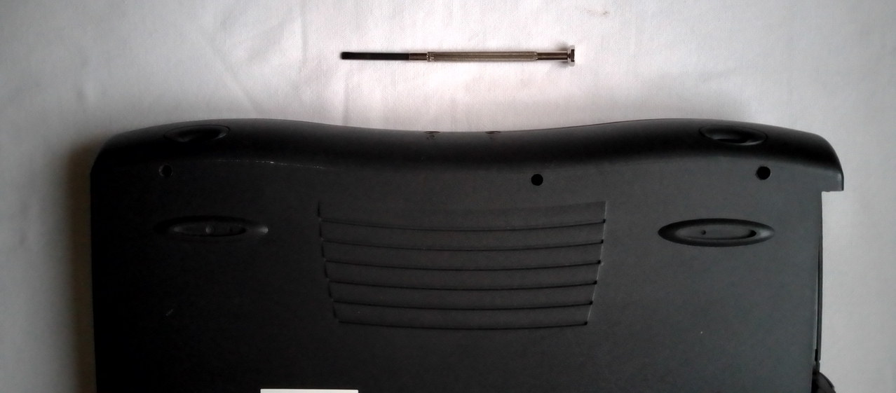 Compaq Presario 1250: три винта здесь