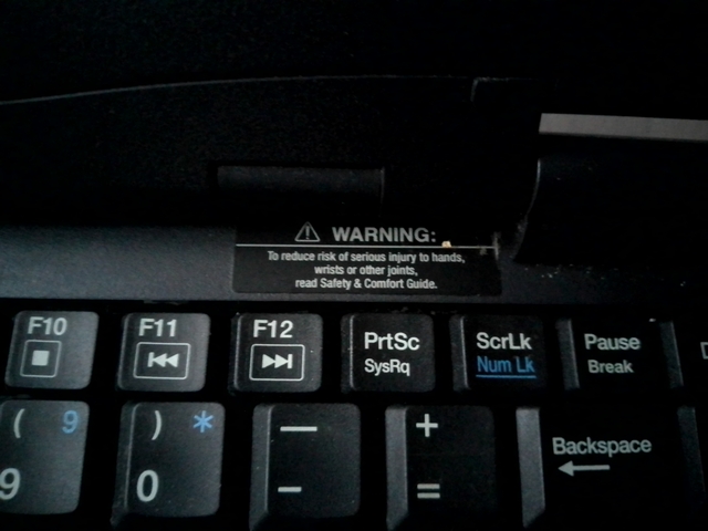 Compaq Presario 1250: наклейка с предупреждением